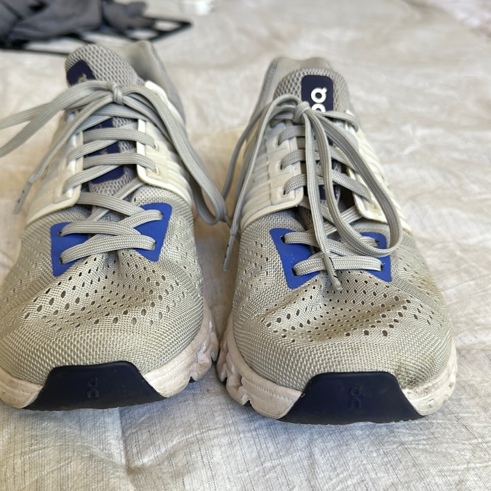 Men’s on cloud running shoe